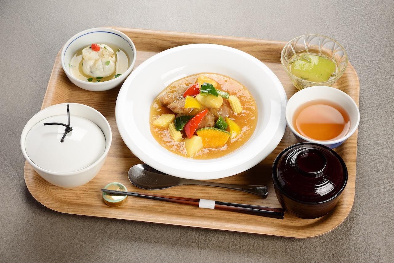 甘酢あんの御膳の全景