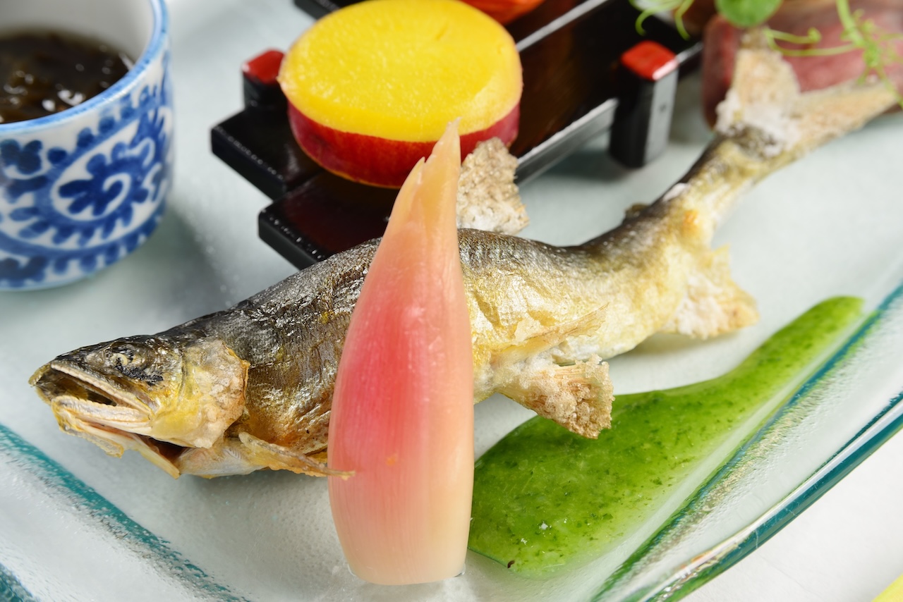 ほおずきが灯る強肴の盛り合わせ