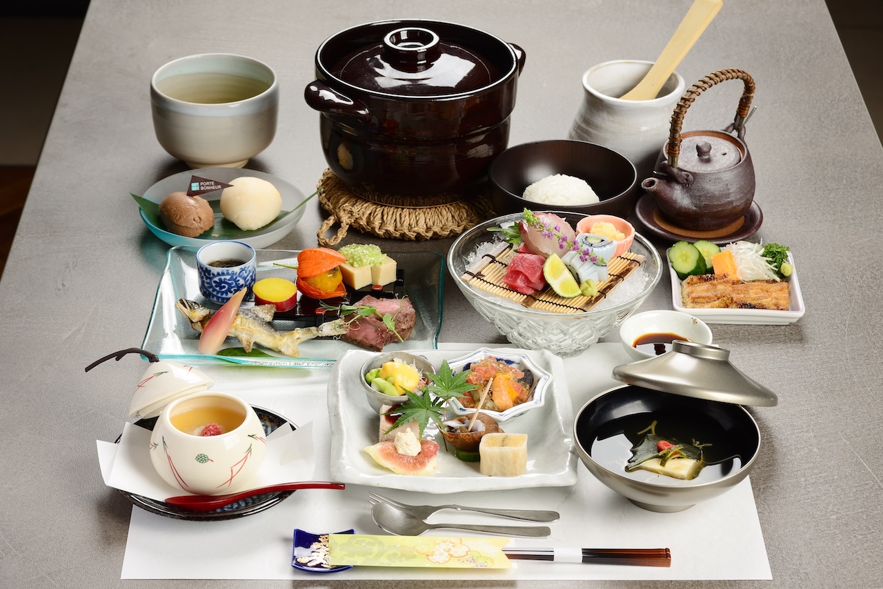 家族で囲む葉月御祝会席の食卓