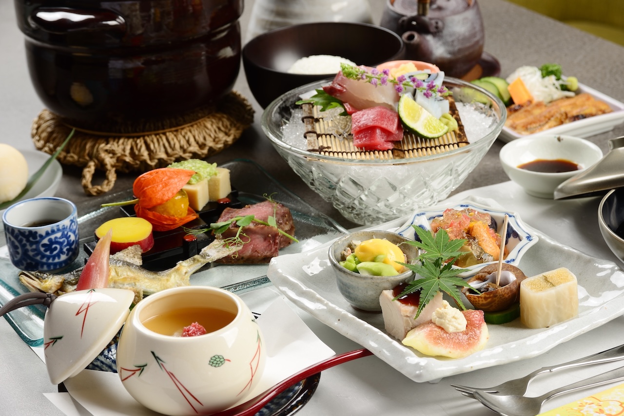 藤東クリニックの2026年8月葉月御祝会席の全景