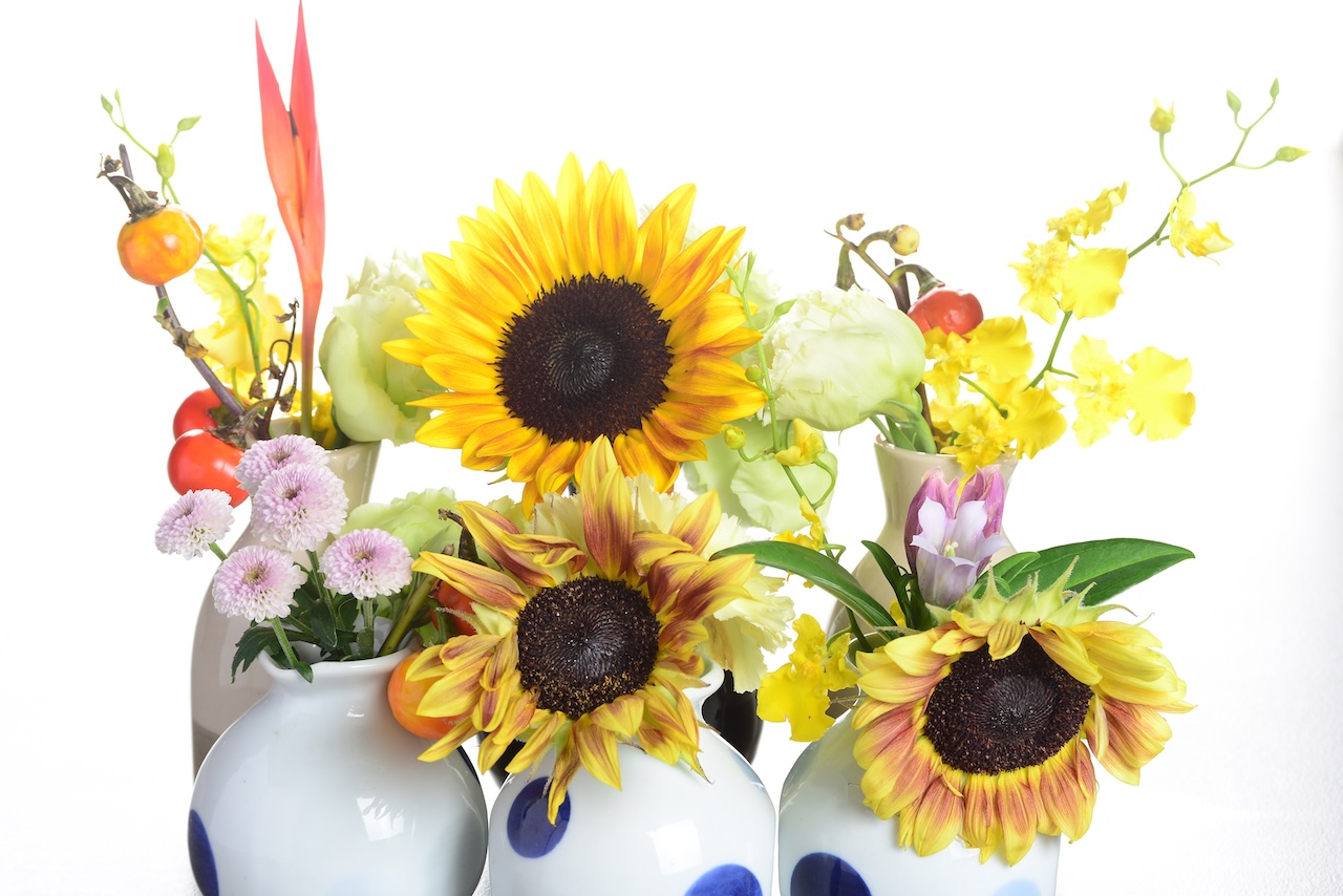 秋色のひまわりと小菊 9月の一輪挿し勢揃い