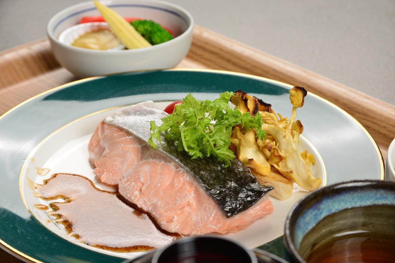 サーモンのソテーと舞茸