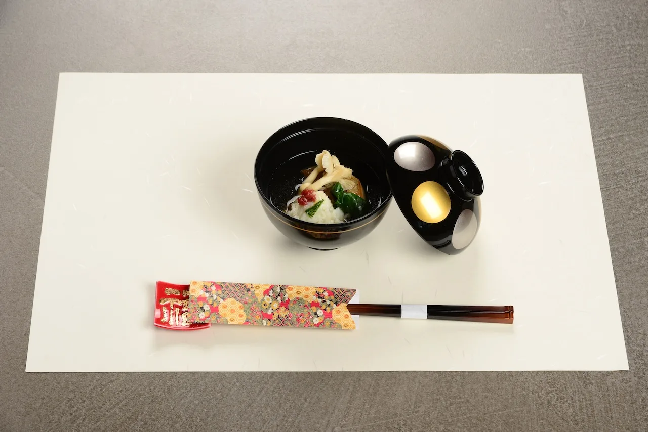 椀物の膳 黒塗りの蓋物