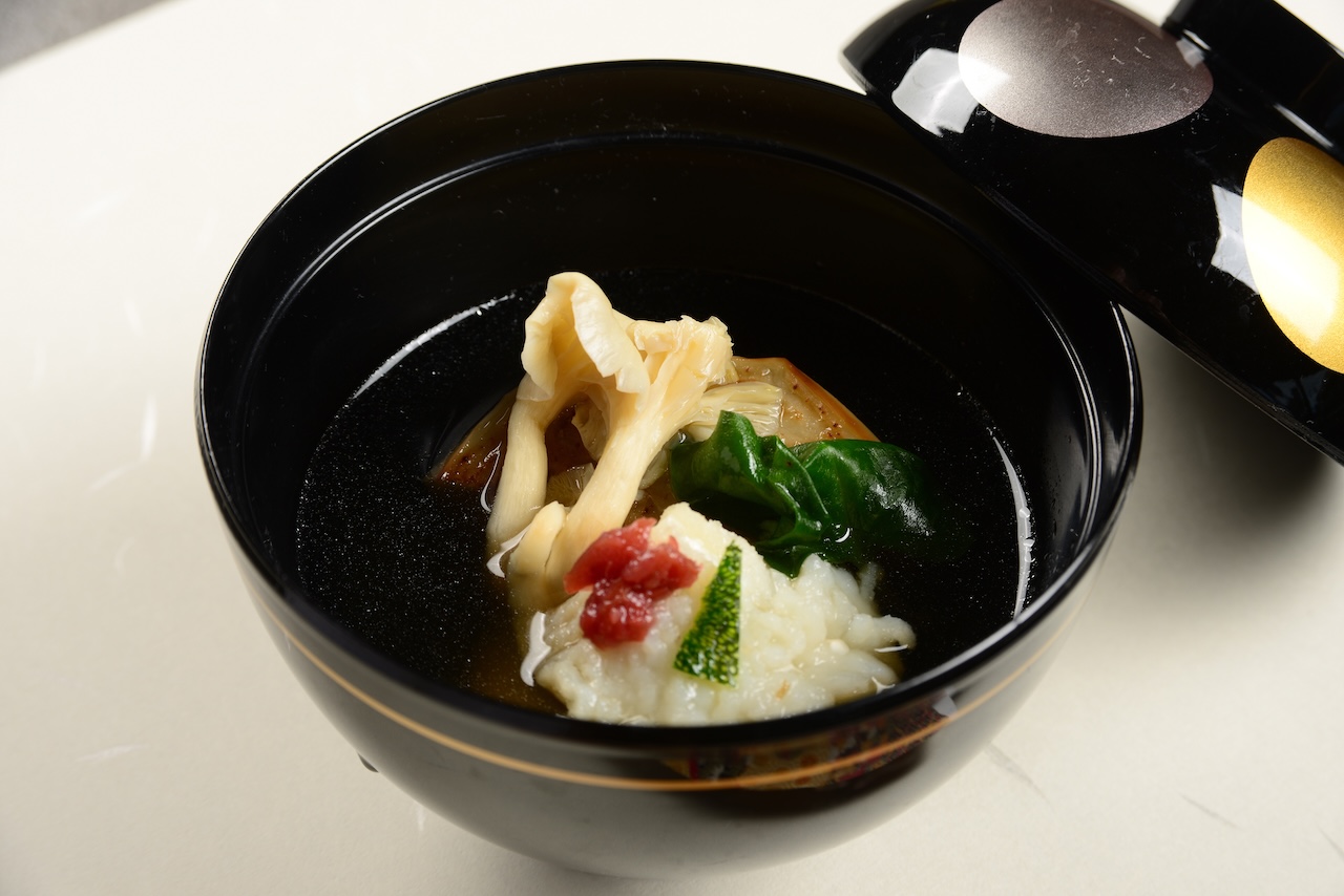 鱧の葛打ちとたもぎ茸 白茄子のお椀