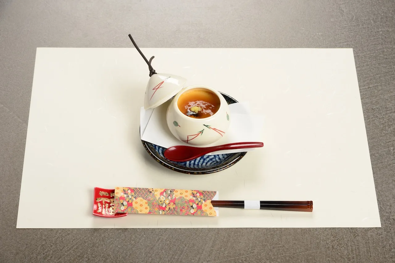 煮物の膳 枝のつまみの蓋物