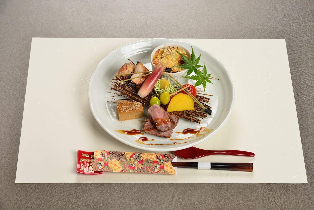 強肴の膳 松葉蕎麦に盛られた秋の山