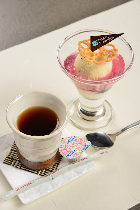 フロマージュ・ブランムースとカフェインレス珈琲