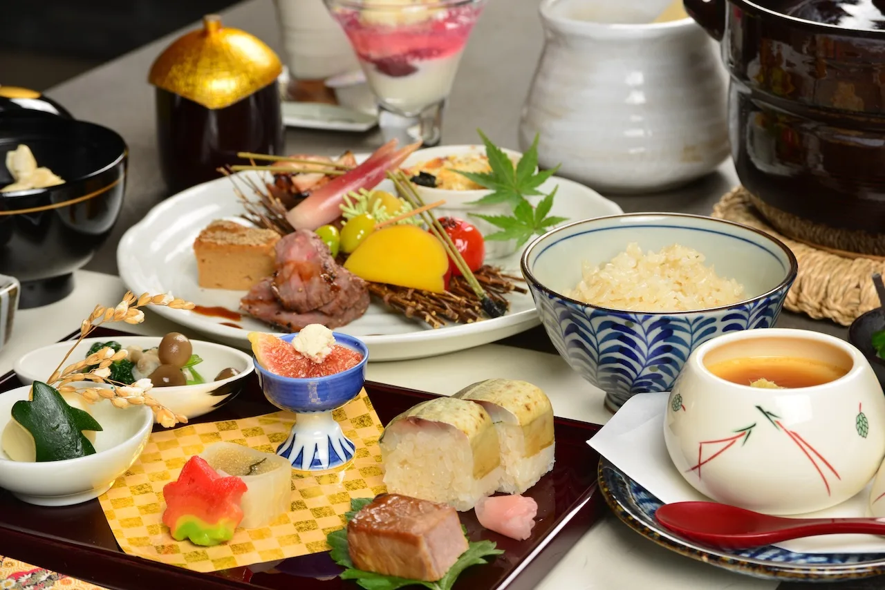 御祝会席 前菜と茶碗蒸しを手前に