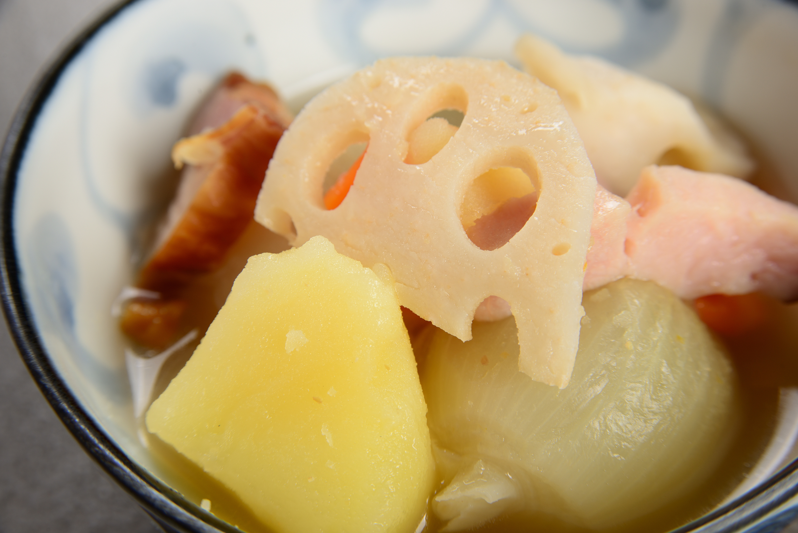 れんこんと根菜のポトフのアップ