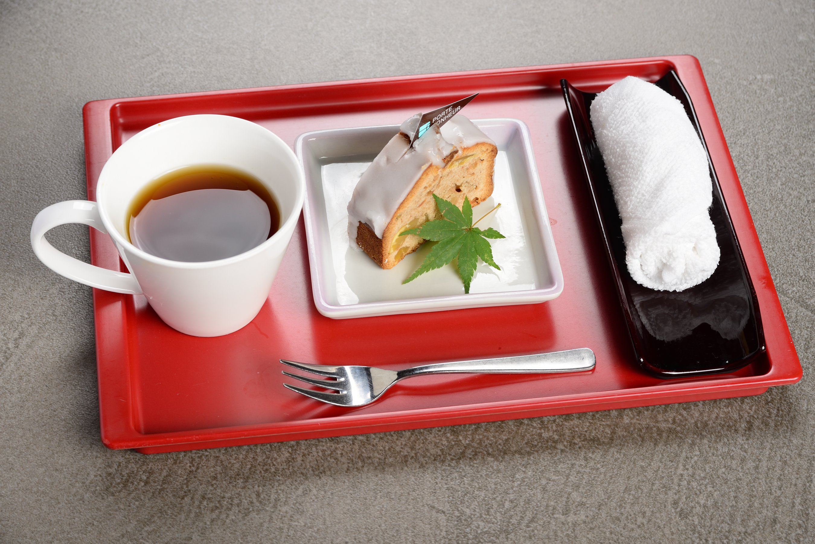 秋の果実のパウンドケーキと紅茶