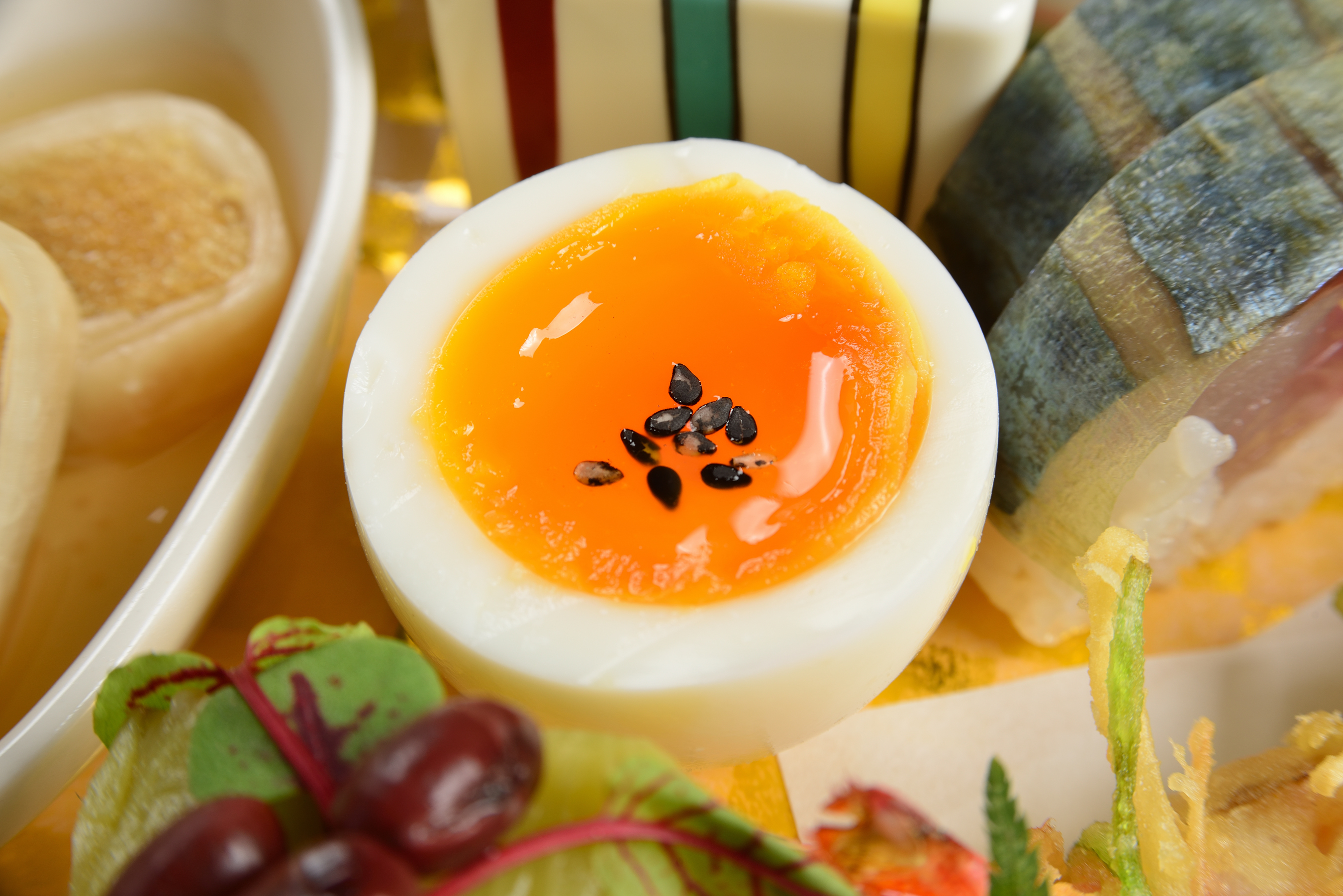 幸福玉子 半熟の黄身に黒ごま