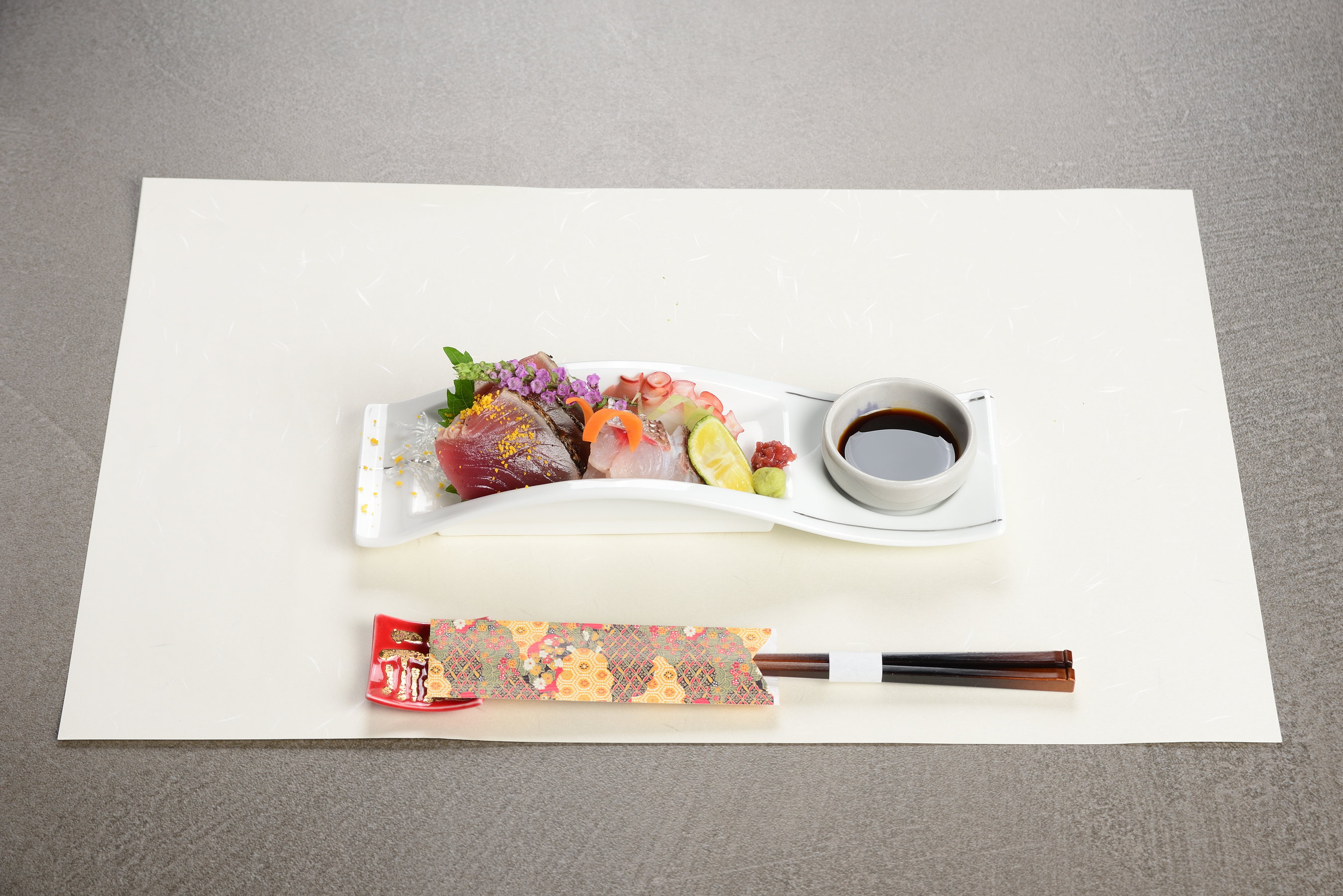 造里の膳 細長い白い器