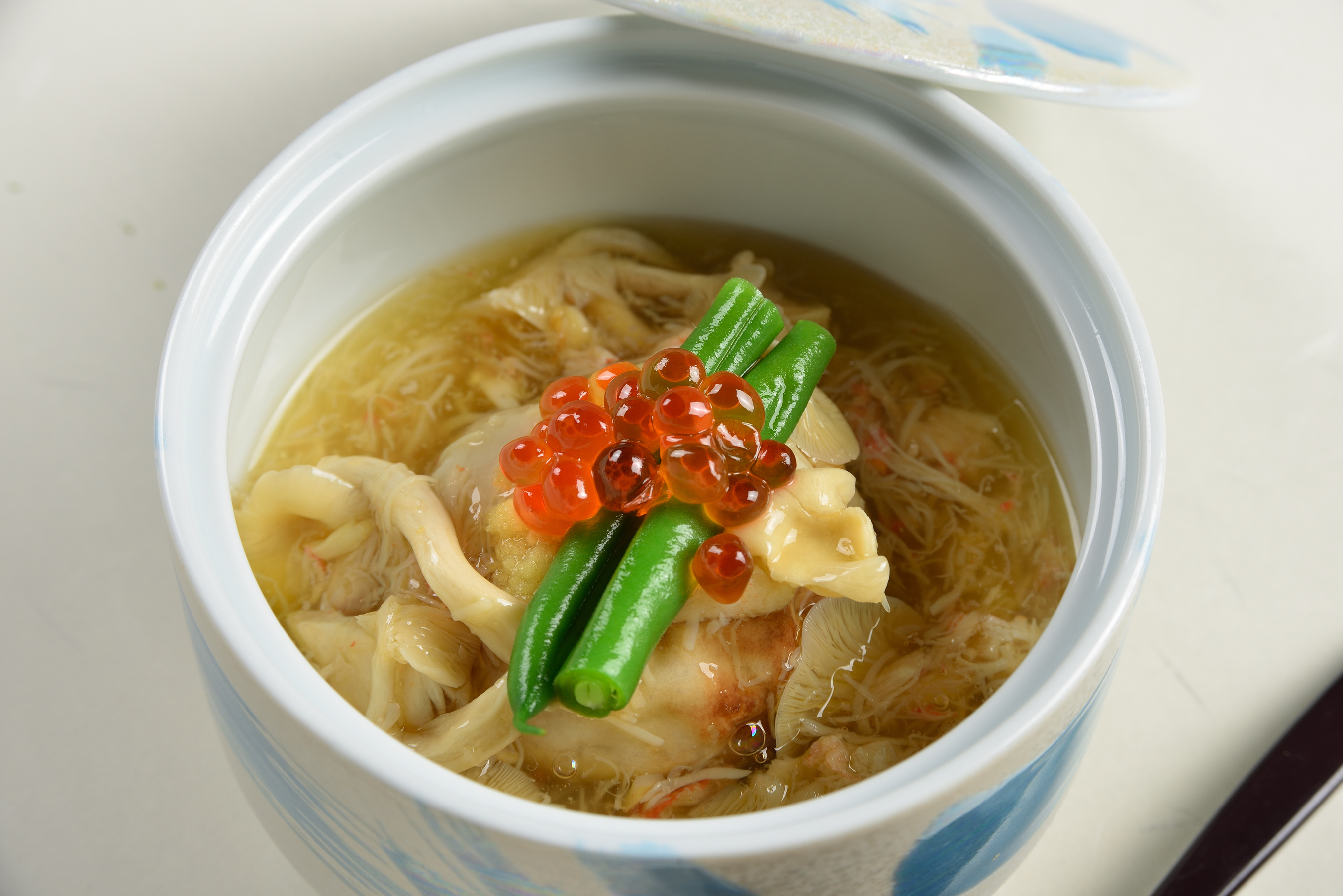 里芋饅頭 たもぎ茸と蟹餡掛け いくら
